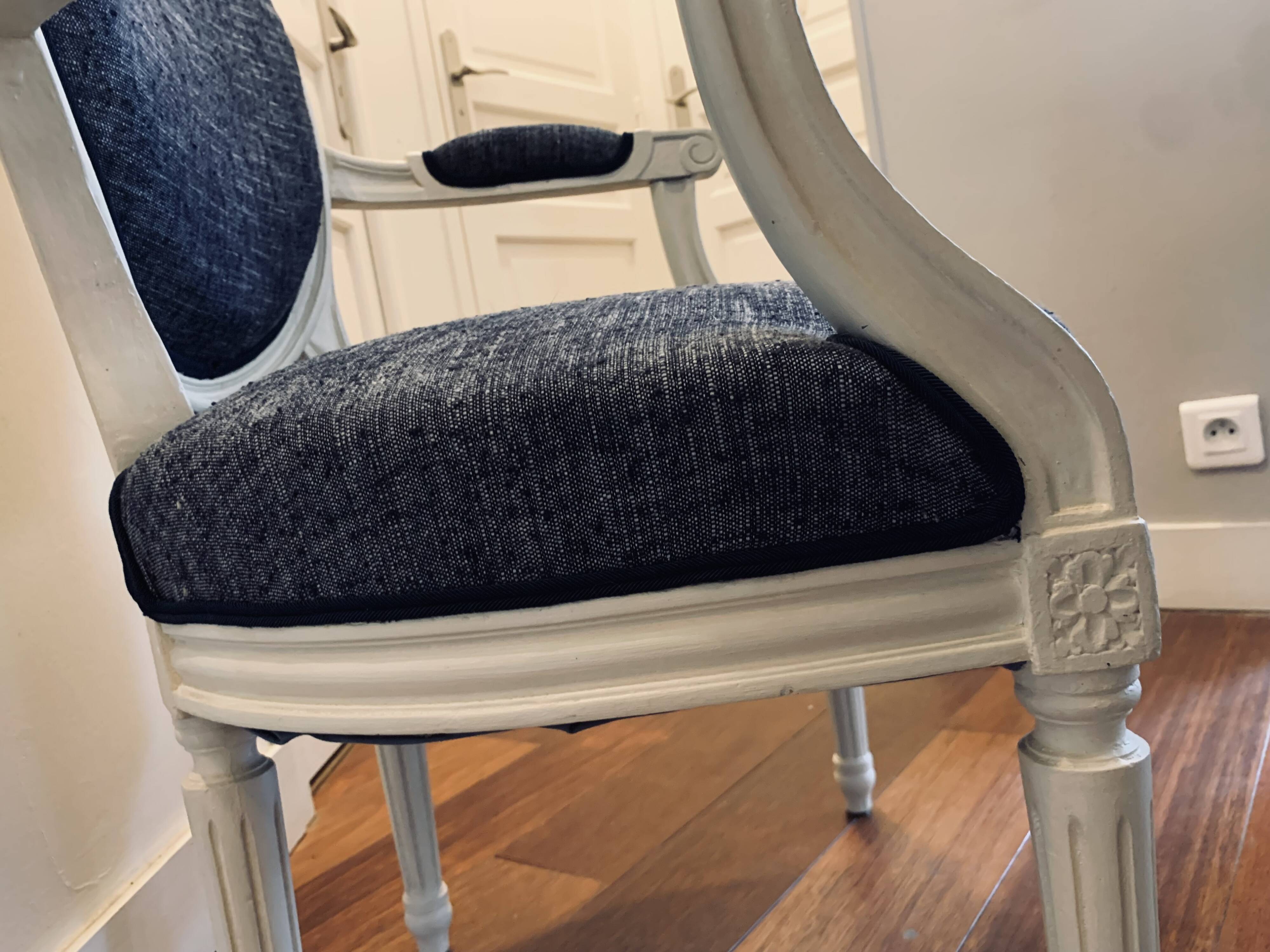 Médaillon Bleu Chiné Blanc  Epoque XIXe Restauré Traditionnellement
