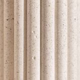 Gabriel vase in white concrete