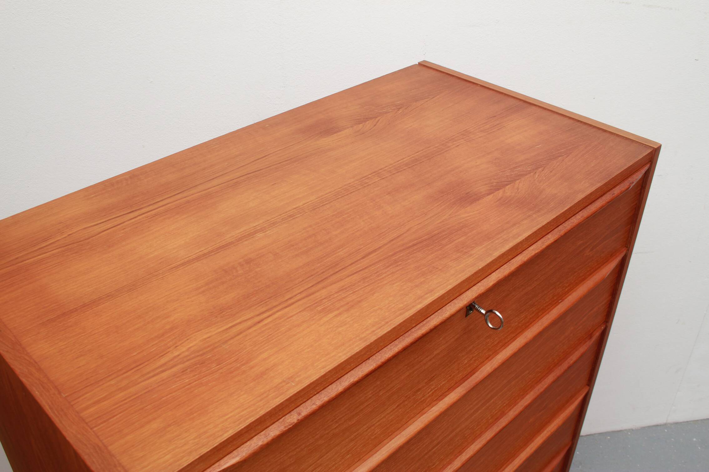 Commode en teck des années 1960