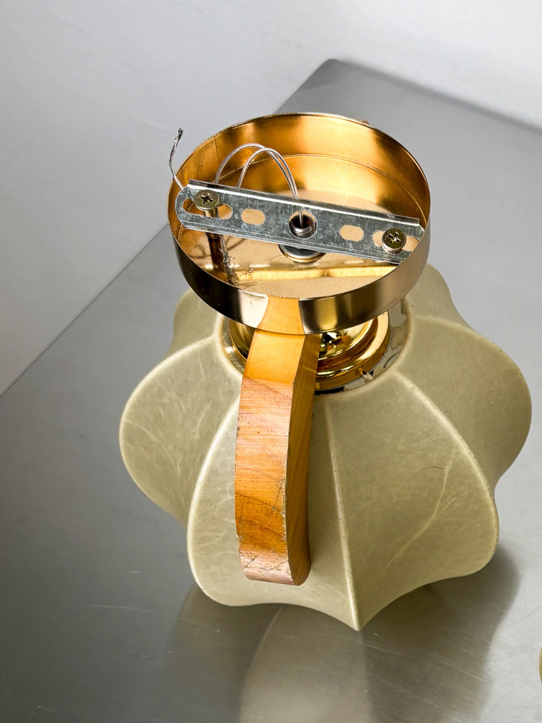 "Cocoon" wall light in resin and pine, Italy, circa 1970s