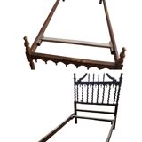 Lit en bois sculpté demi-baldaquin