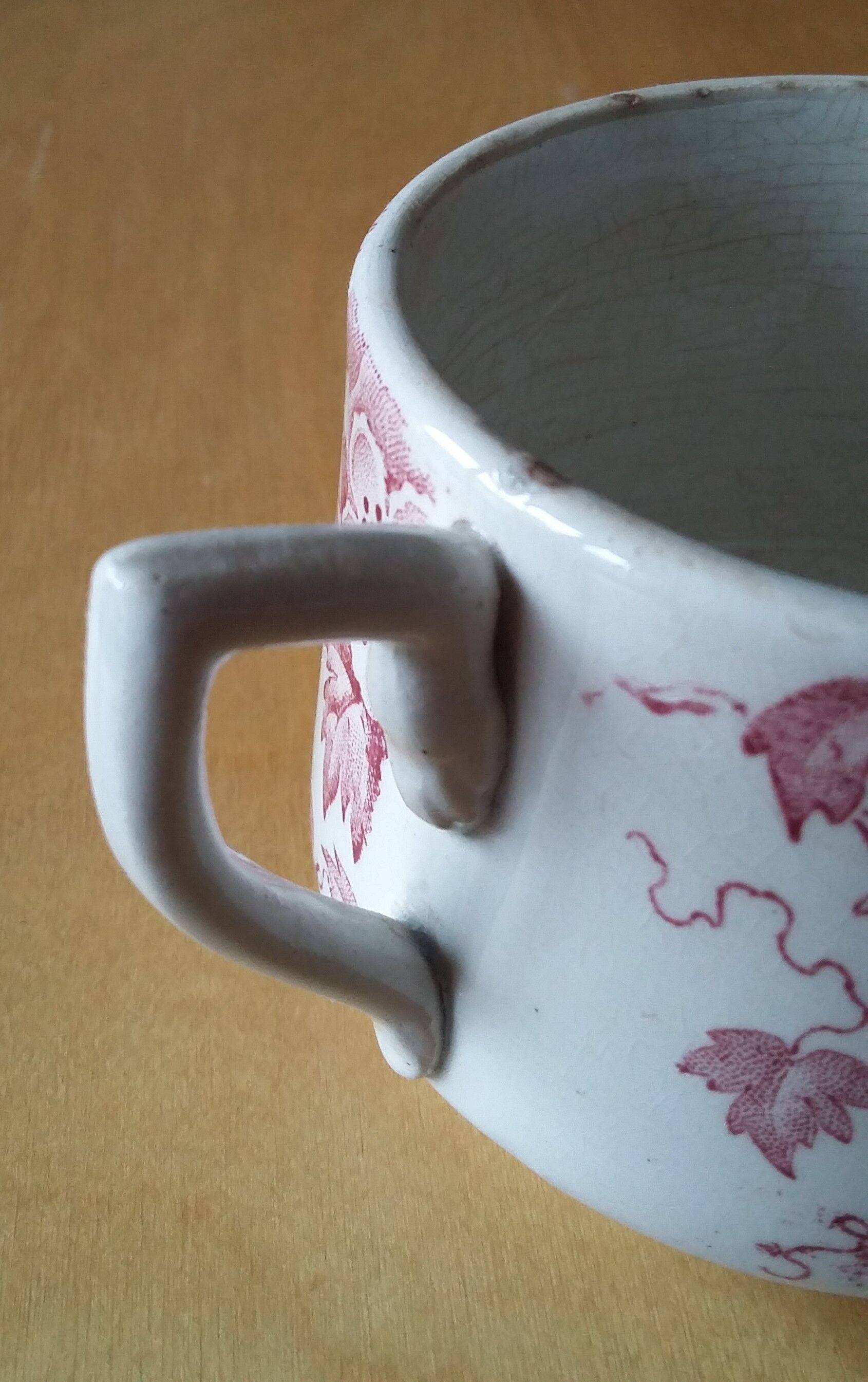 Earthenware mug with Hawthorn decor