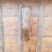 Coffre ancien indien vintage  sur roues en bois début 20eme s