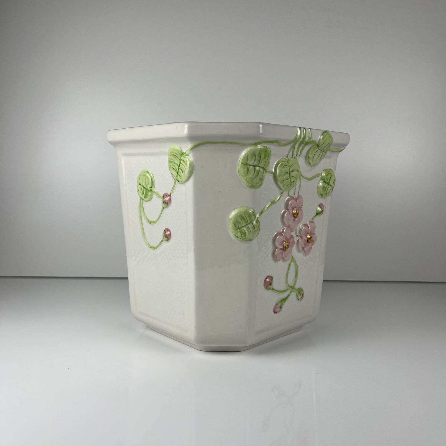 Ceramic flowerpot with relief, Martan, Portugal, 1960/80