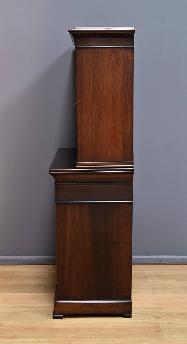 Small Rosewood Display Cabinet – Part 2 of the 19th Century