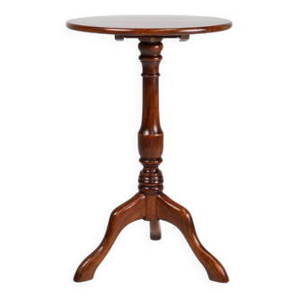 20th Century English small round tilt top table in solid oak, UK