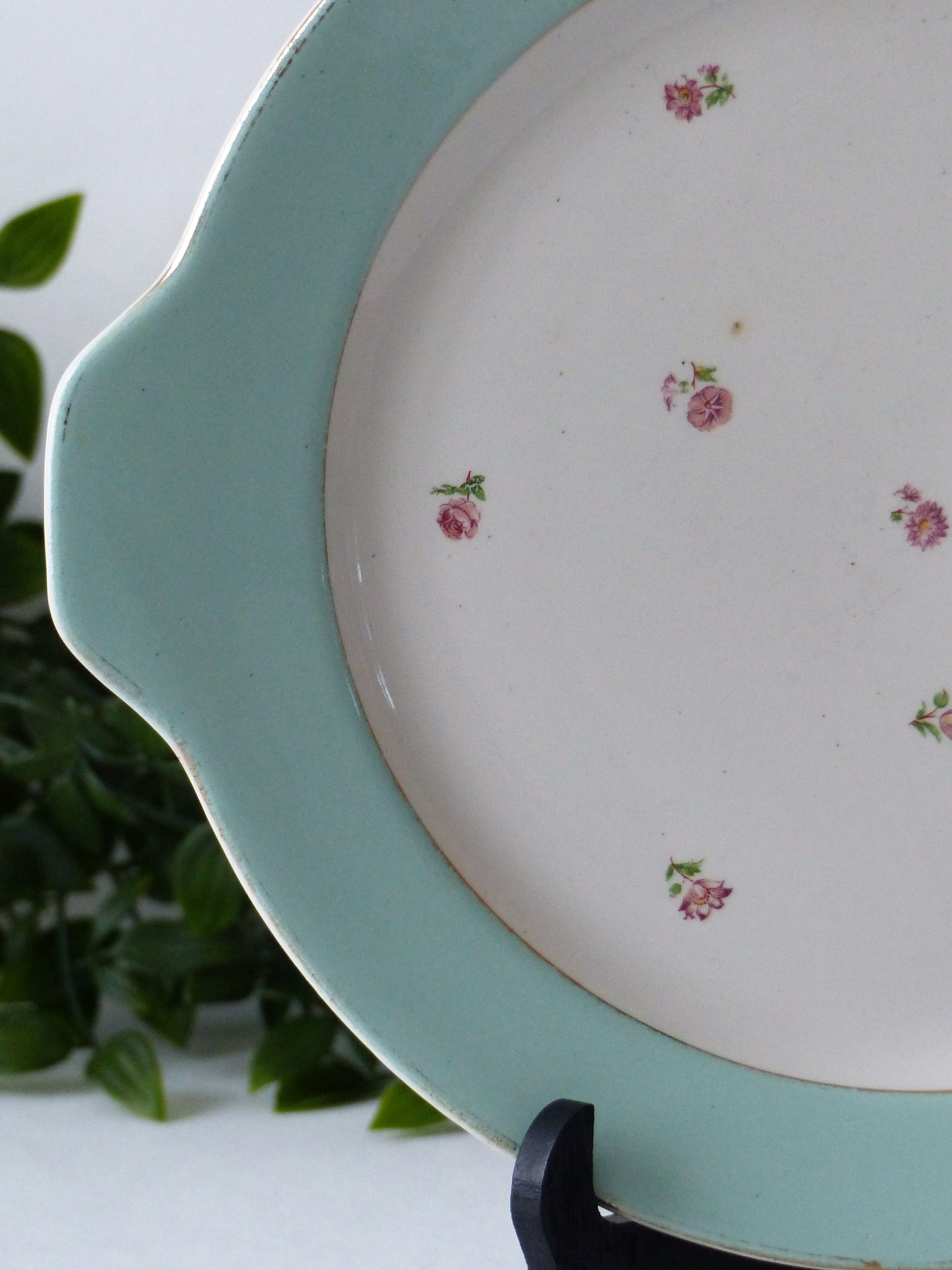 Porcelain presentation dish