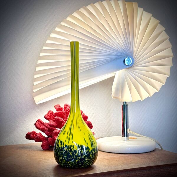 Vase / Soliflore en pâte de verre jaune – Début XXe