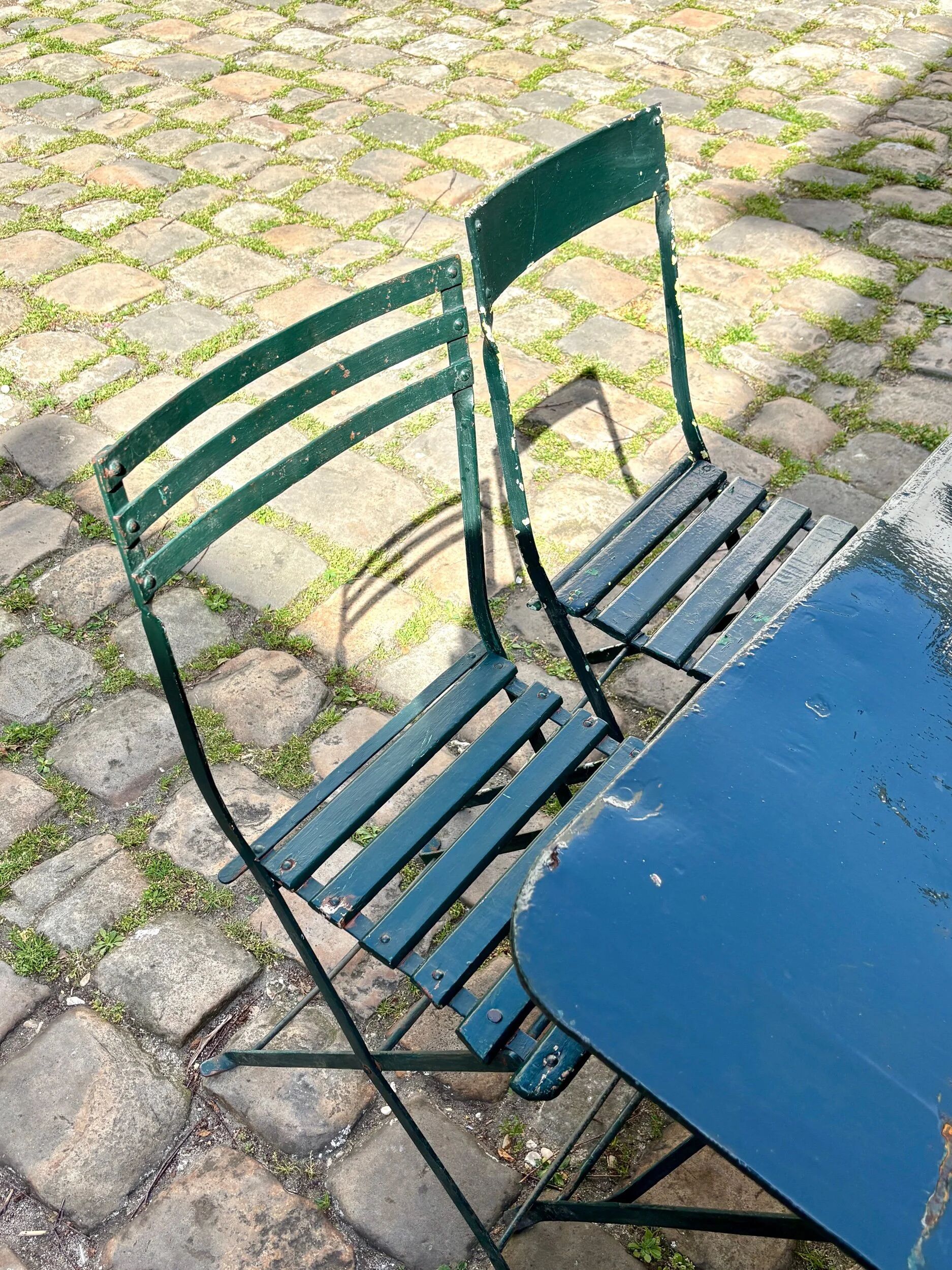 Salon de jardin, table et 4 chaises pliantes en métal vert