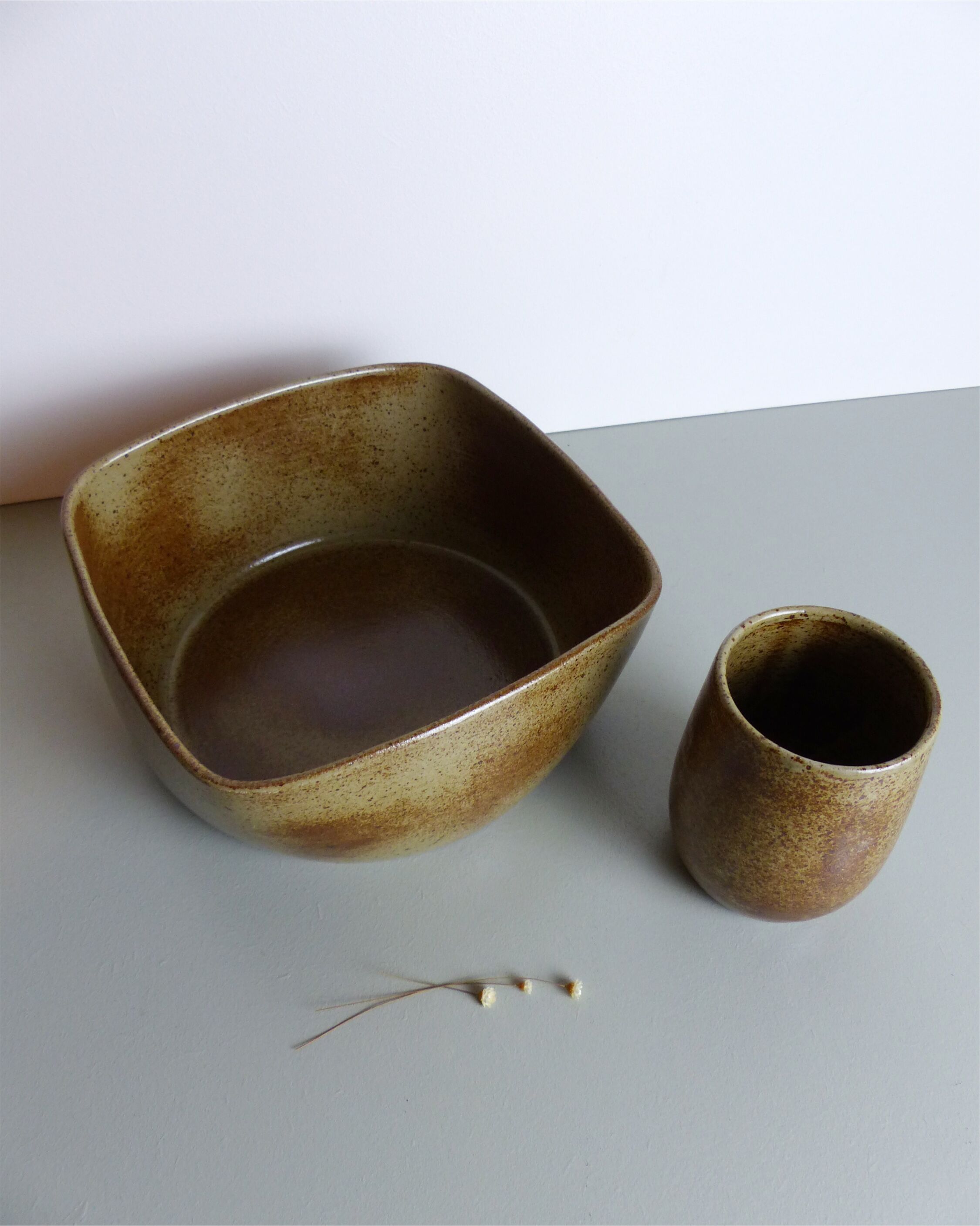 Set de saladier et pot en grès moucheté