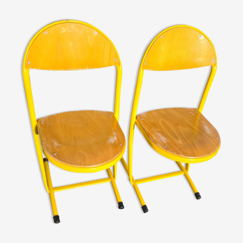 Série de chaises d'écoles