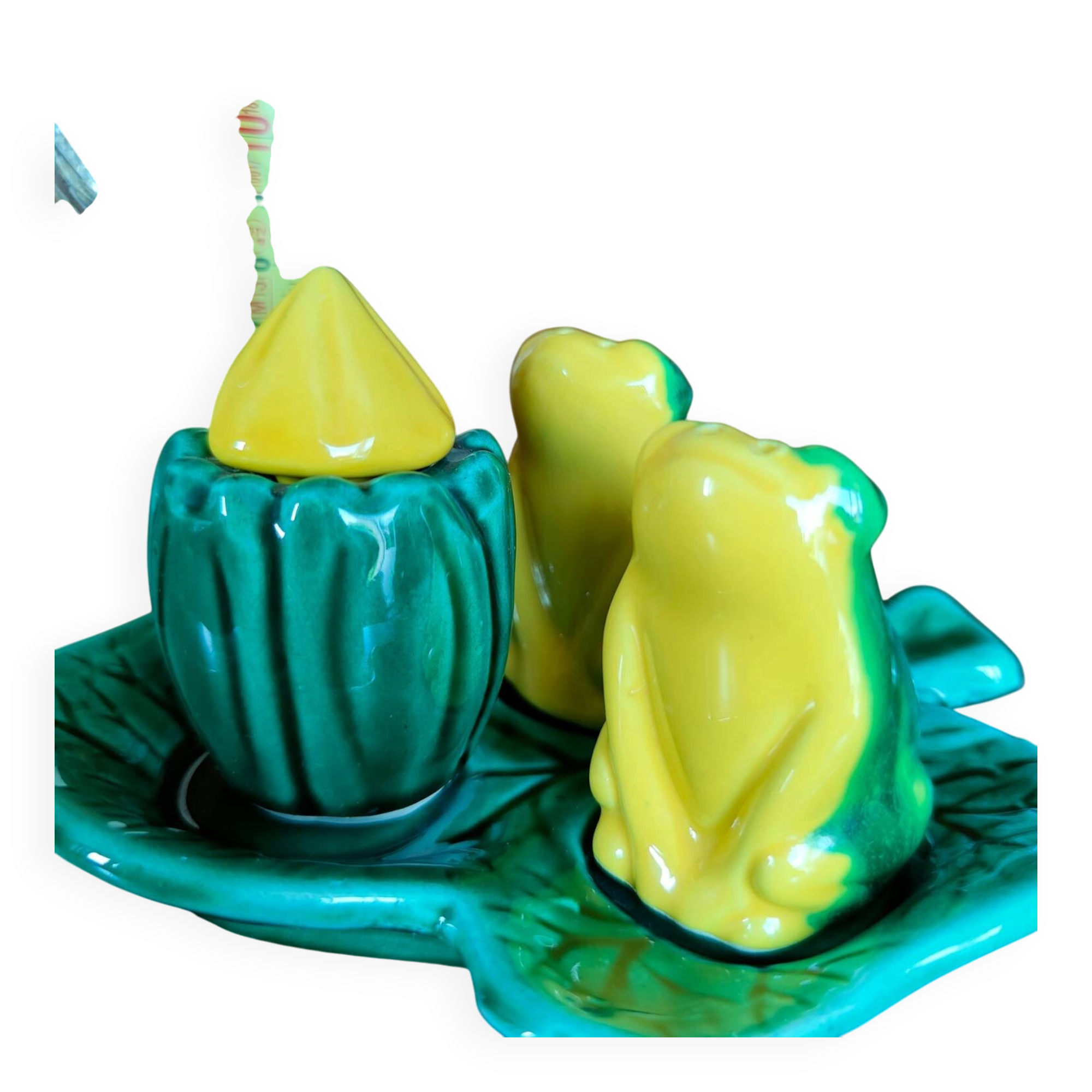 Salt and pepper set in the shape of frogs, Vallauris.