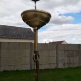 White opaline suspension with toothed edges