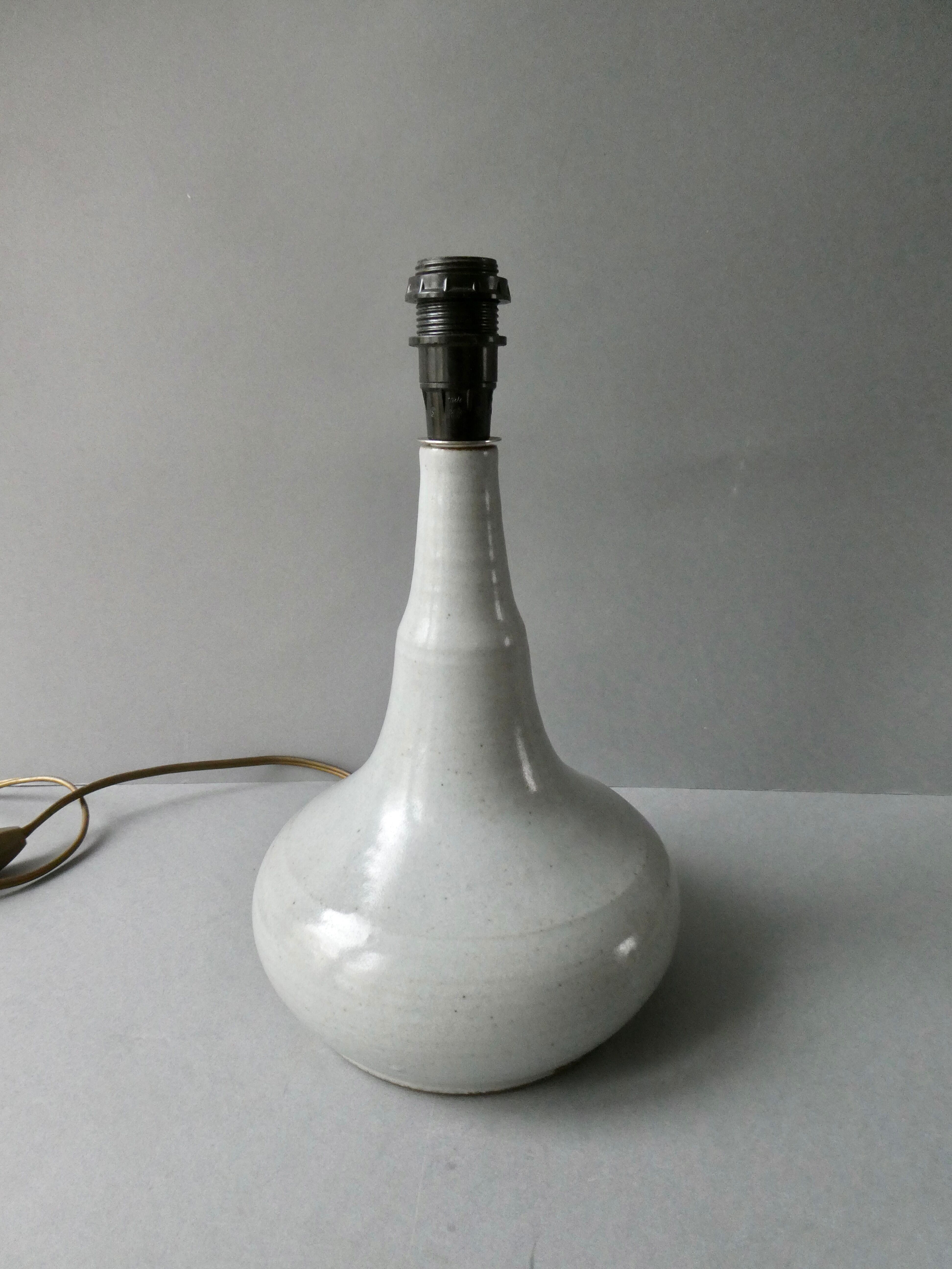 Lampe en grès ton gris bleu des années 70