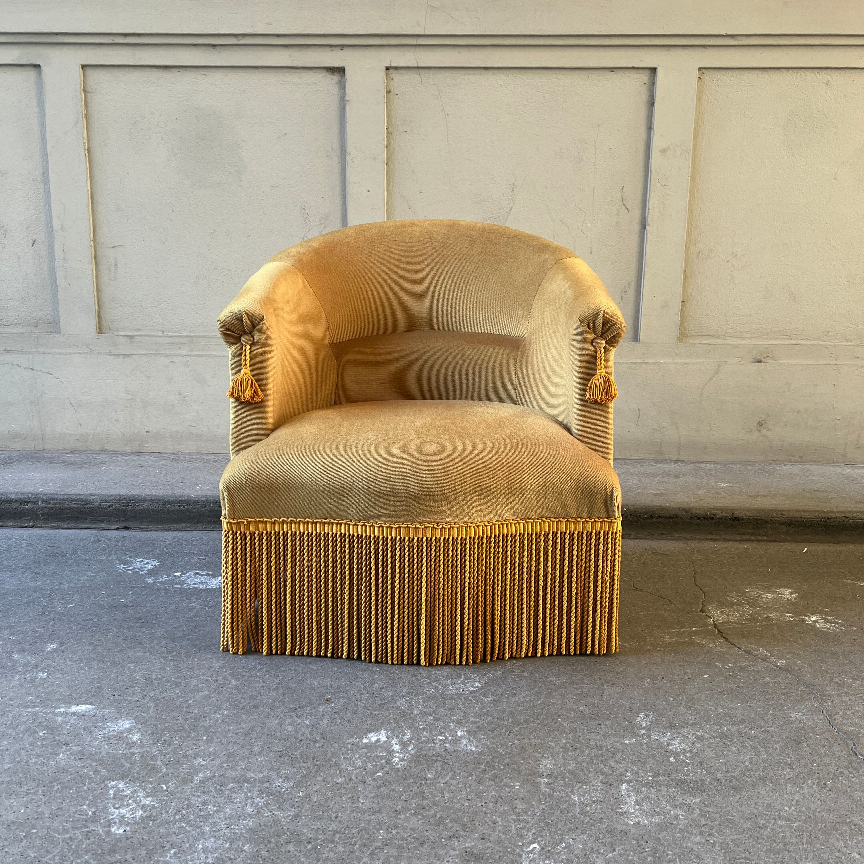 Toad armchair