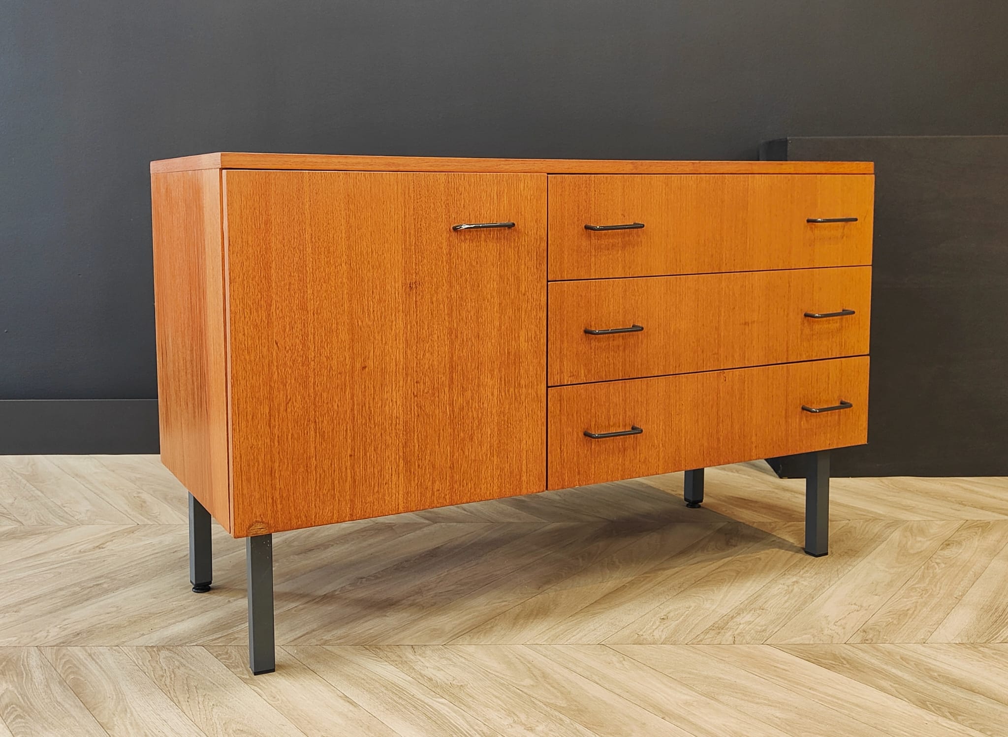 Vintage chest of drawers