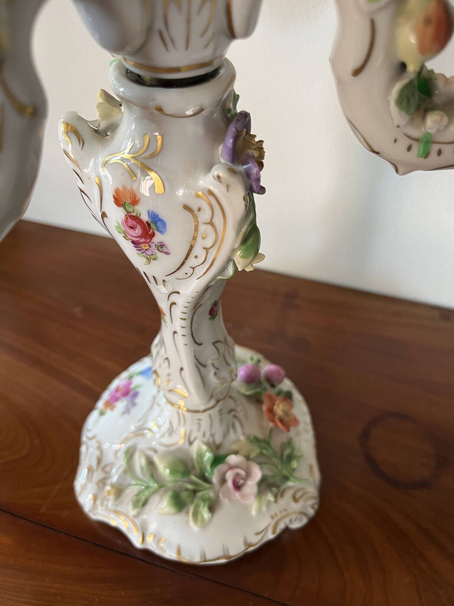 Pair of candelabra with 4 light sources in porcelain. Late 19th century.