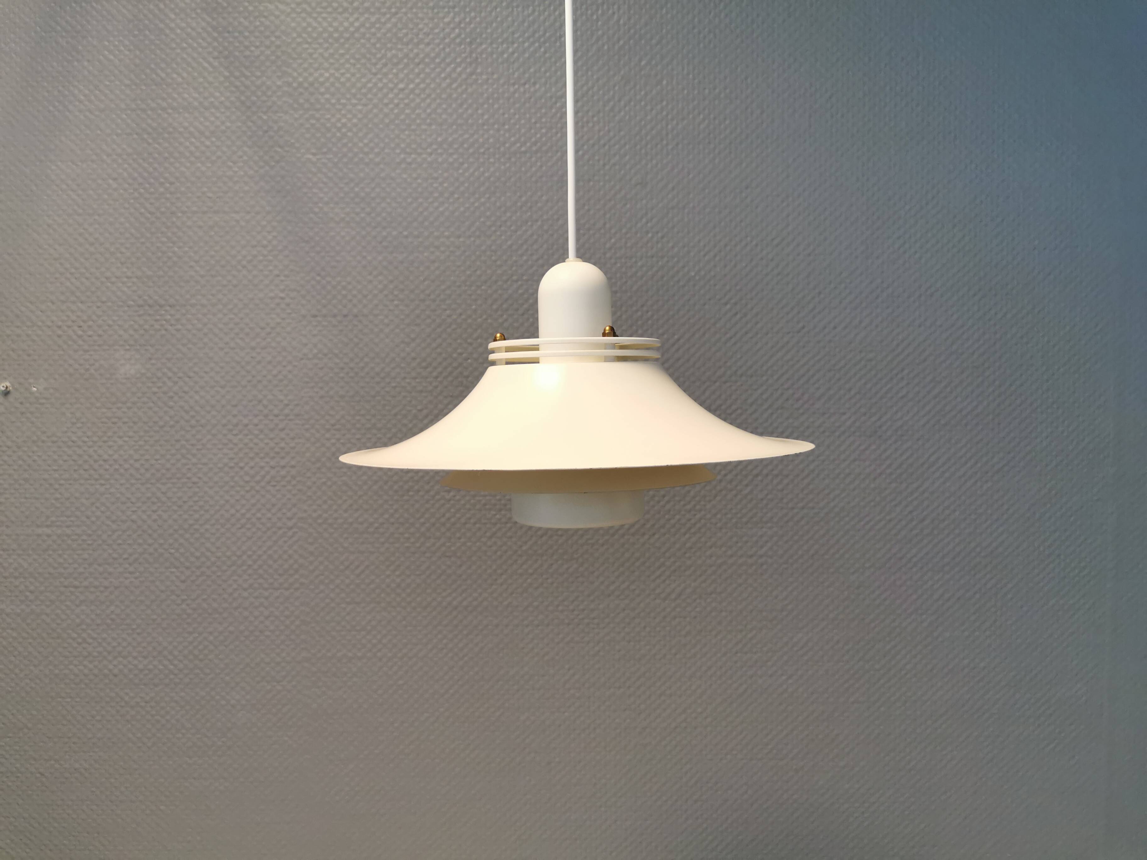 Nice medium-sized hanging lamp from Danish Form-Light 1980s.