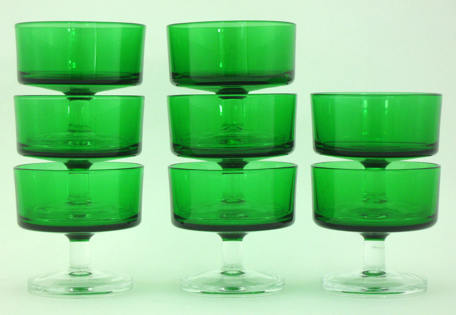 8 bottle green champagne glasses, Cavalier Luminarc France 1970