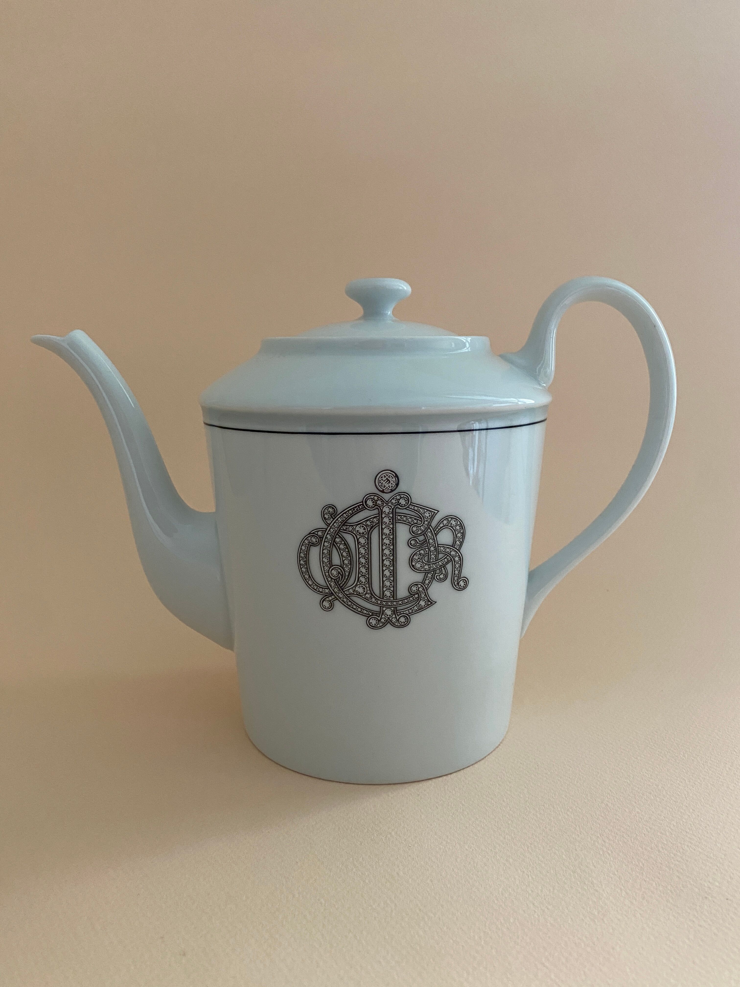 Théière et pot à lait Dior
