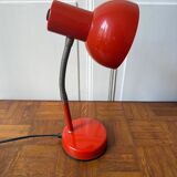 Red desk lamp – vintage spirit
