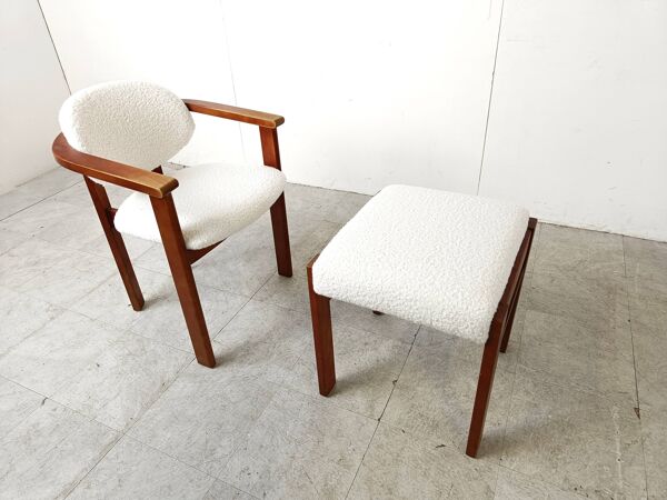 Fauteuil vintage en bouclé avec repose-pieds, années 1960