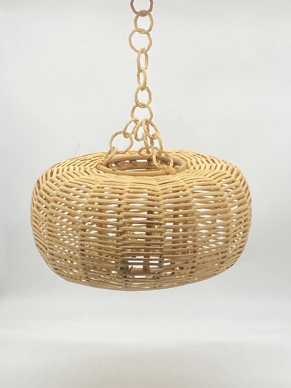 Pendant light / lamp in rattan / wicker / natural fibers, vintage