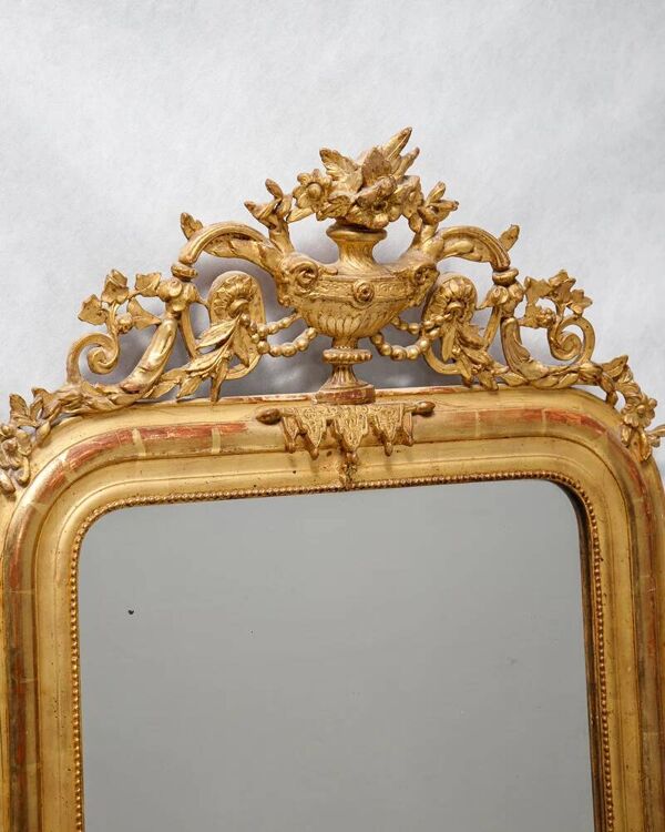 Miroir Louis-Philippe du XIXe siècle avec vase et couronne de fleurs