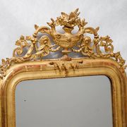 Miroir Louis-Philippe du XIXe siècle avec vase et couronne de fleurs