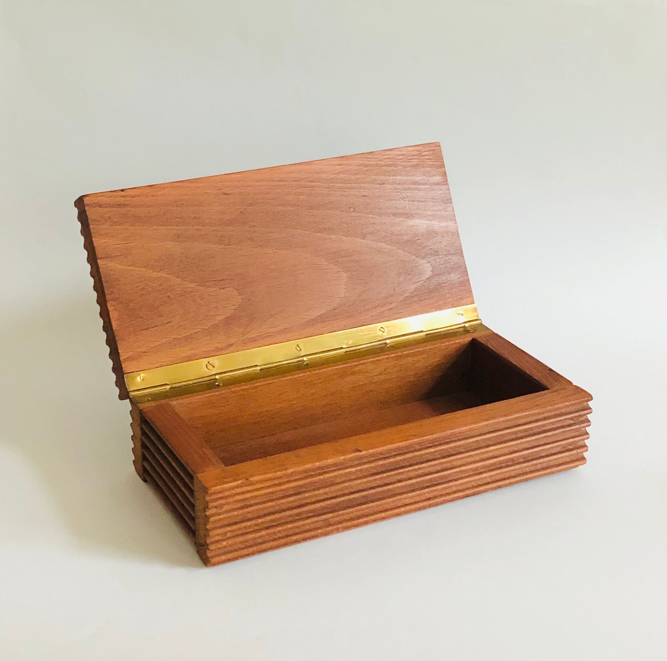 Boîte en bois faite main L25cm