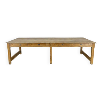 Solid oak farm table from the 1900s