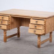 Bureau brutaliste en chêne par Henning Kjærnulf, Danemark, années 1960.