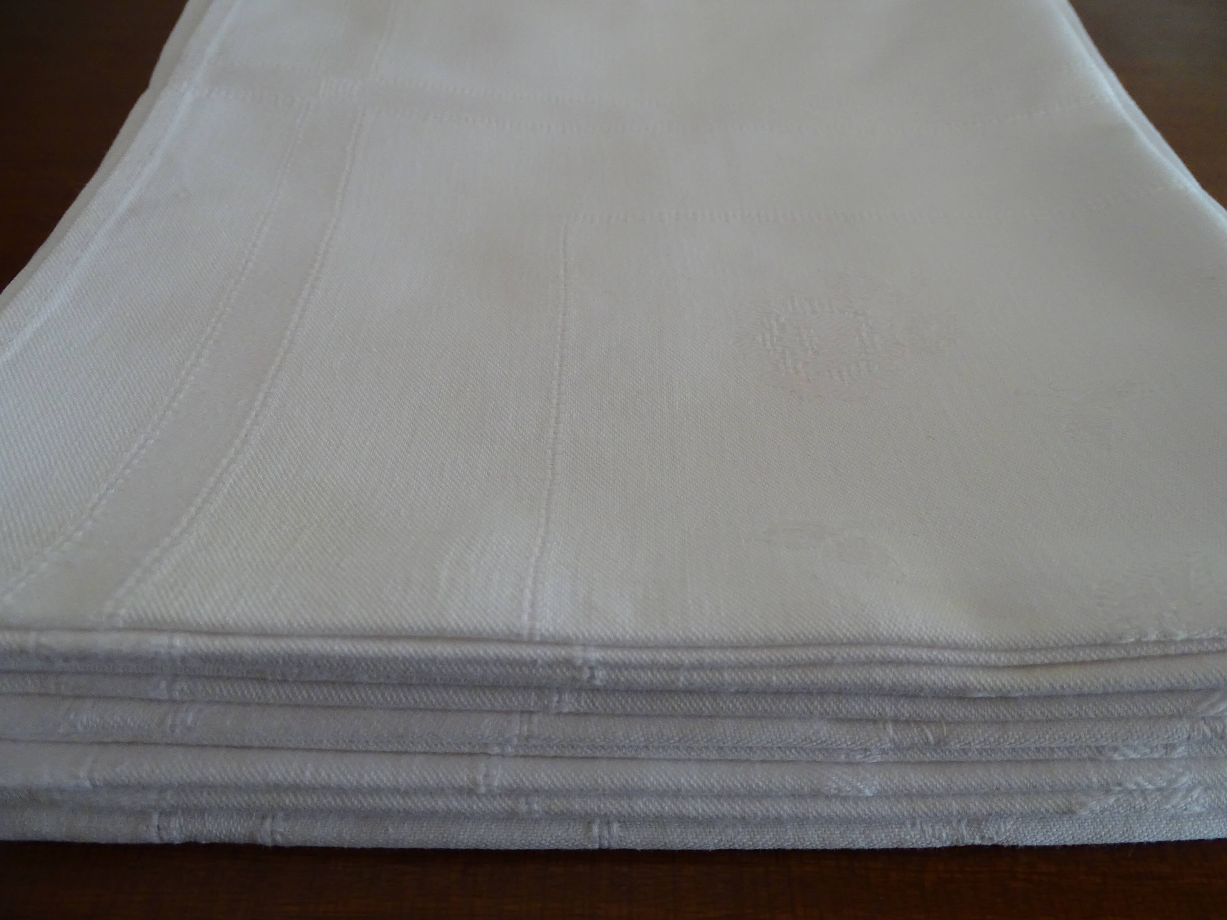 9 cotton napkins damask with flowers 48 x 48 cm