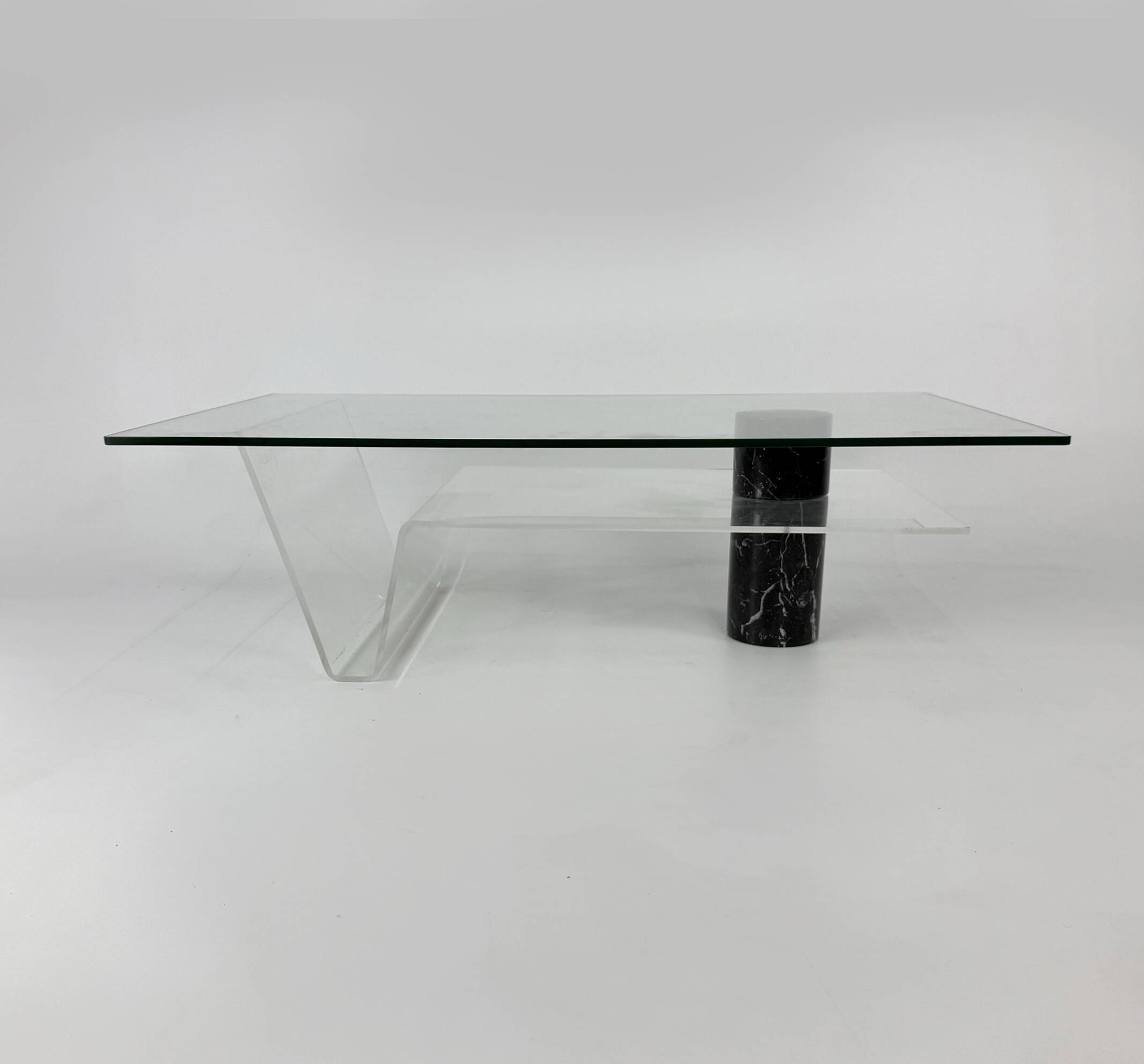 Table basse postmoderne italienne en marbre et verre, années 1990