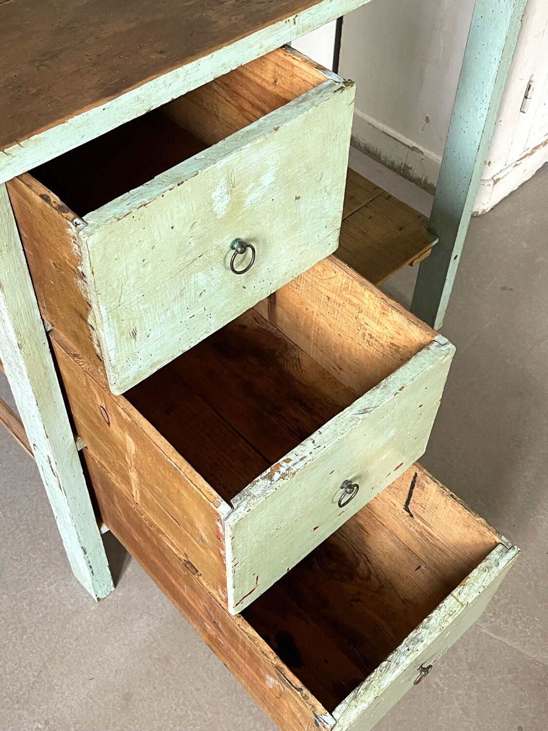 Mint-colored workshop furniture