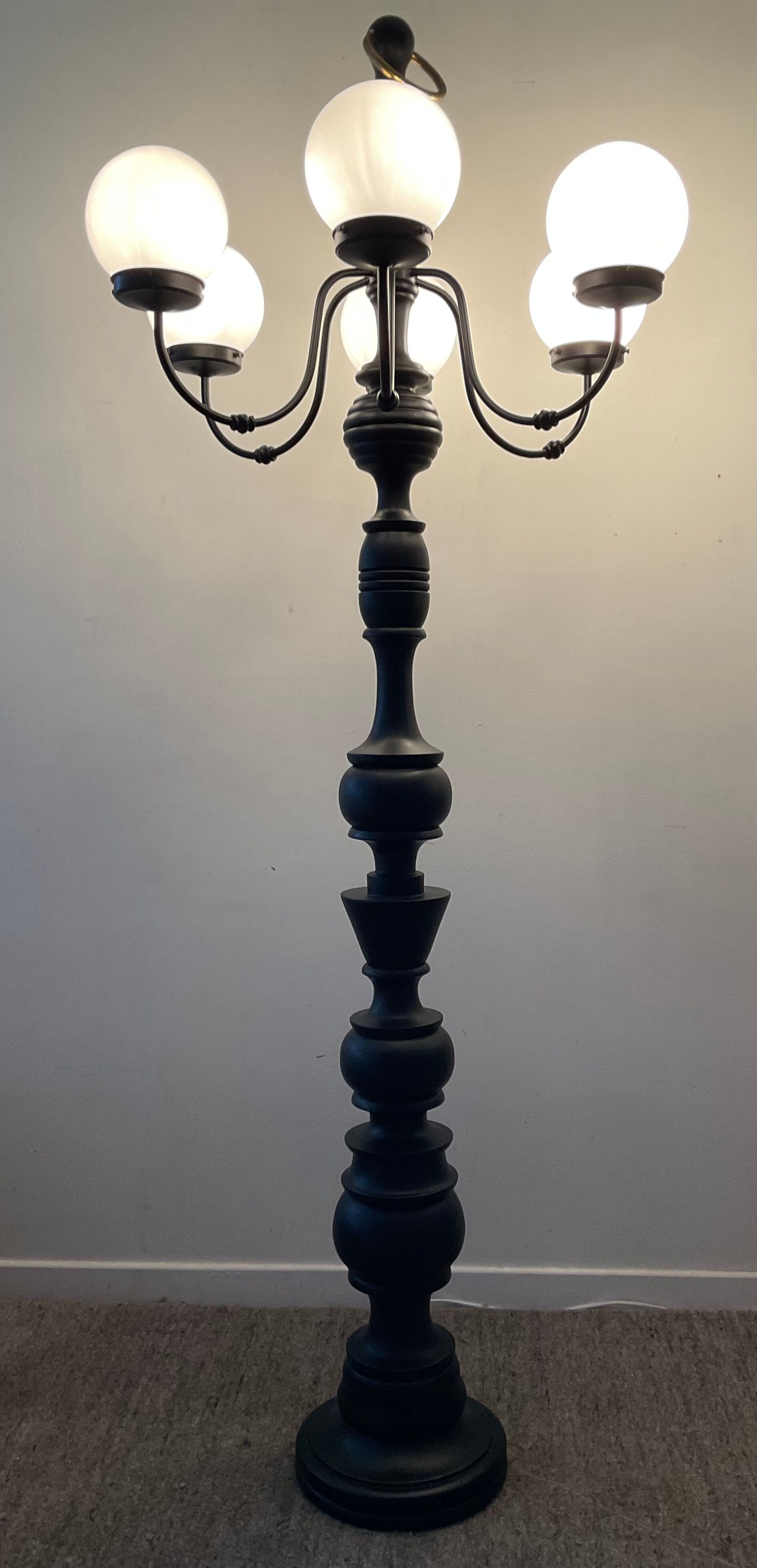 Vintage "Lamppost" in opaline and wood 6 fires