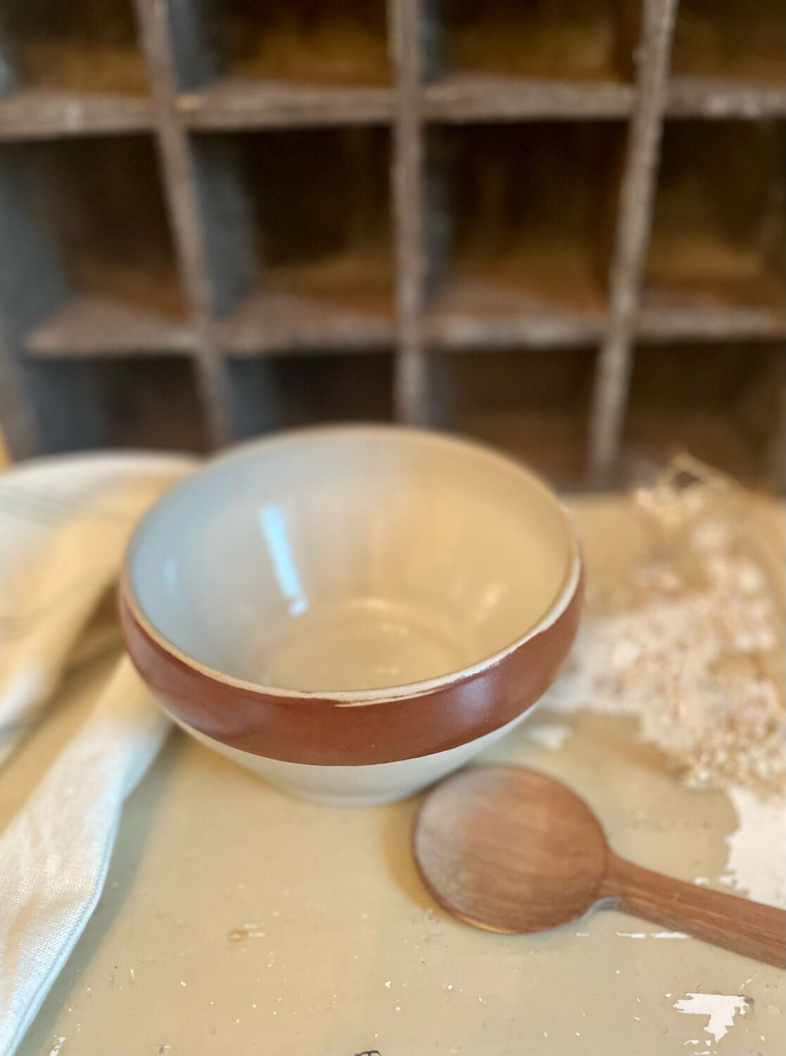Flat bowl bowl in old Digoin stoneware