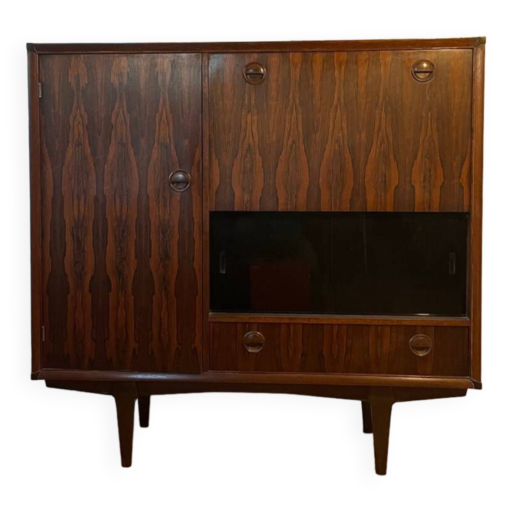 Scandinavian storage unit