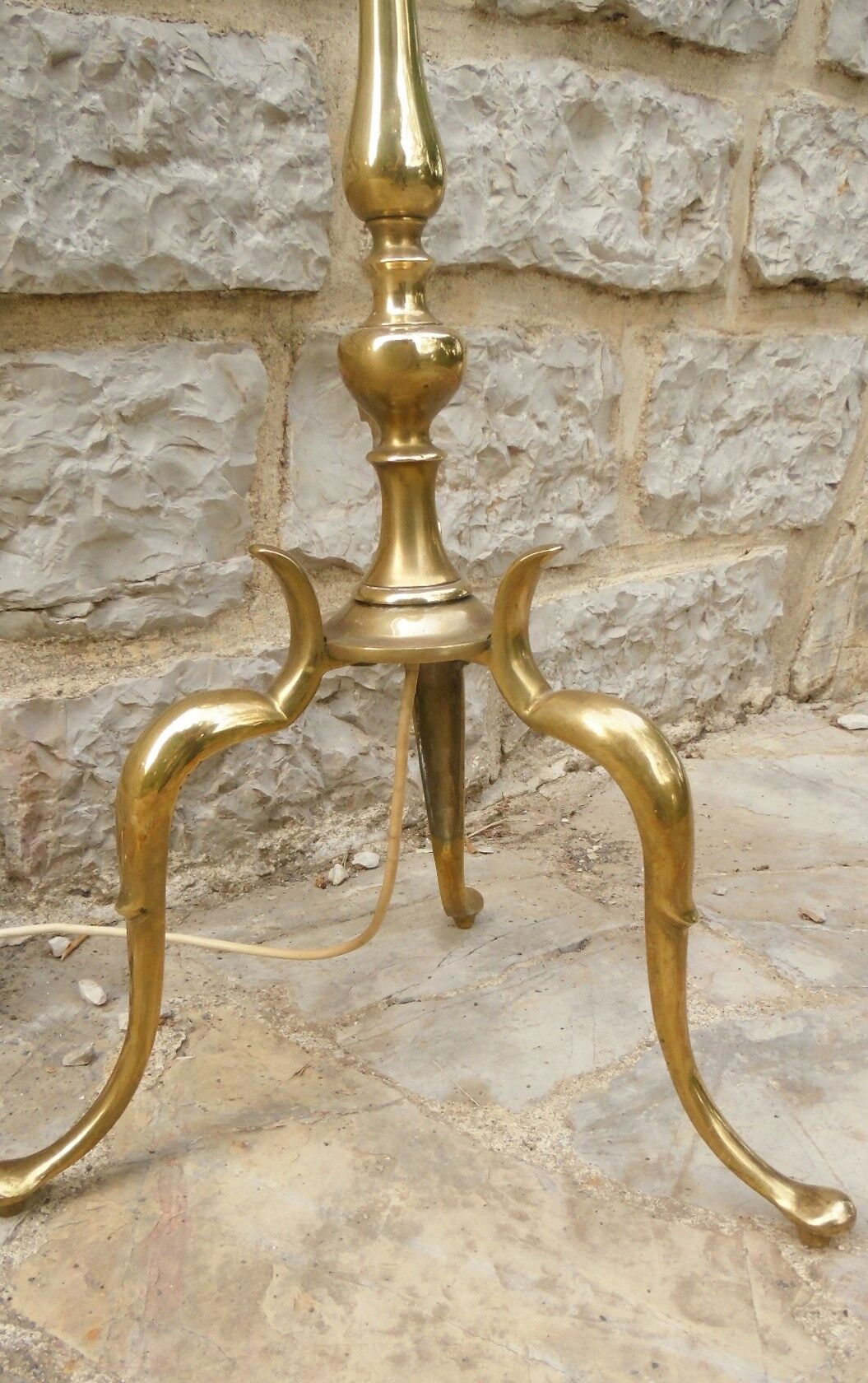 Old brass lamppost, Lampshade pagoda