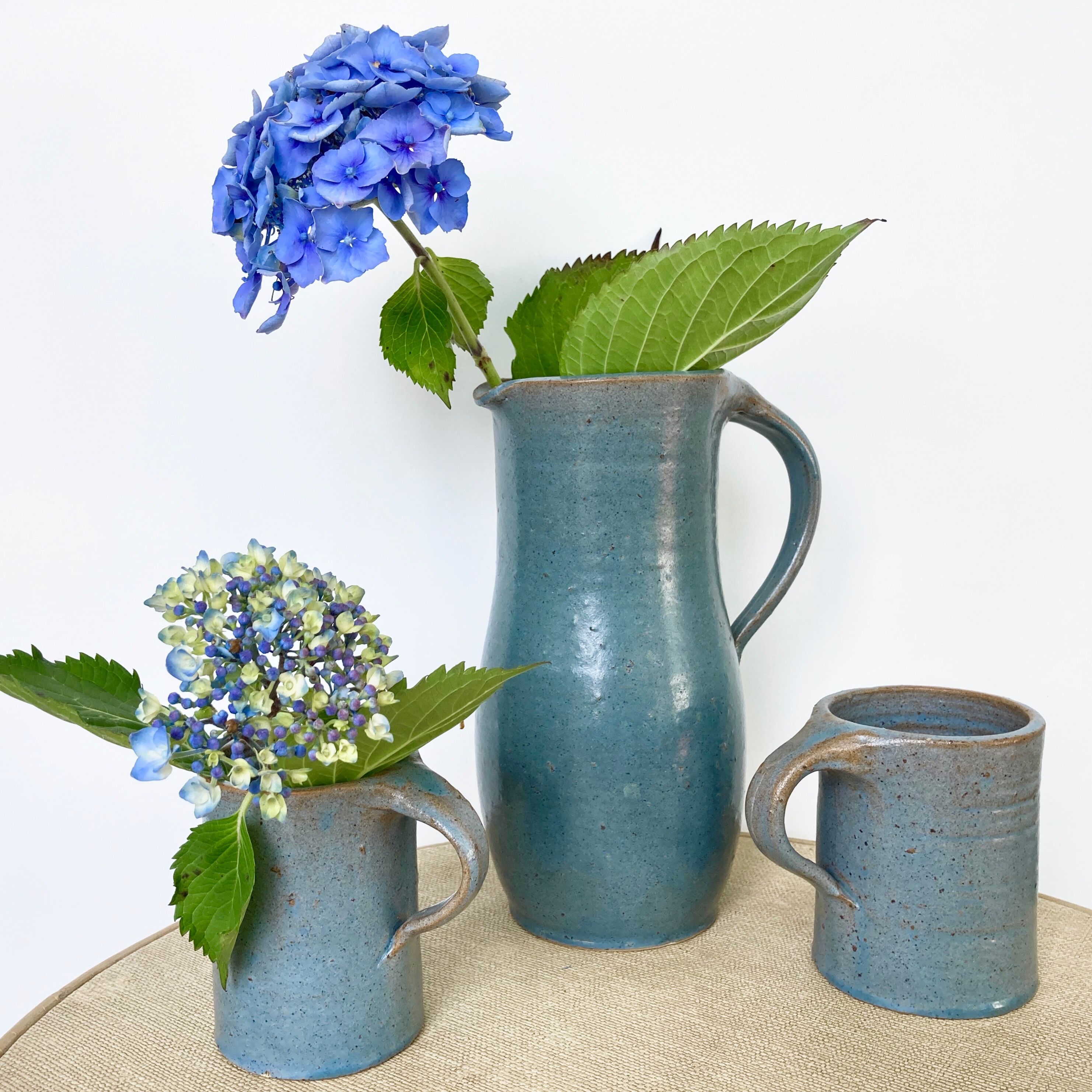 Service sandstone blue pitcher cups