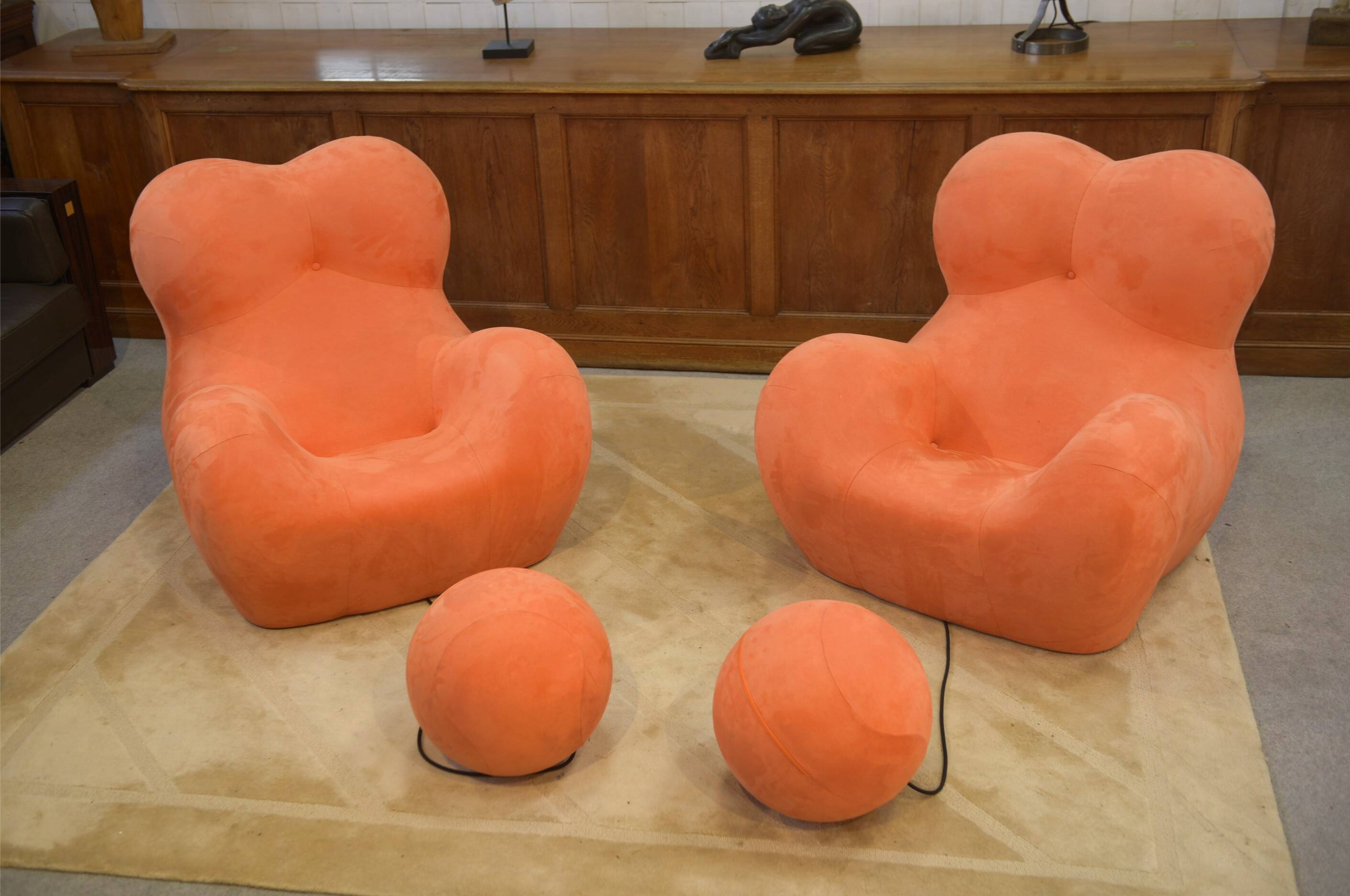 Pair of "Mamma" armchairs with footrest by Gaetano Pesce