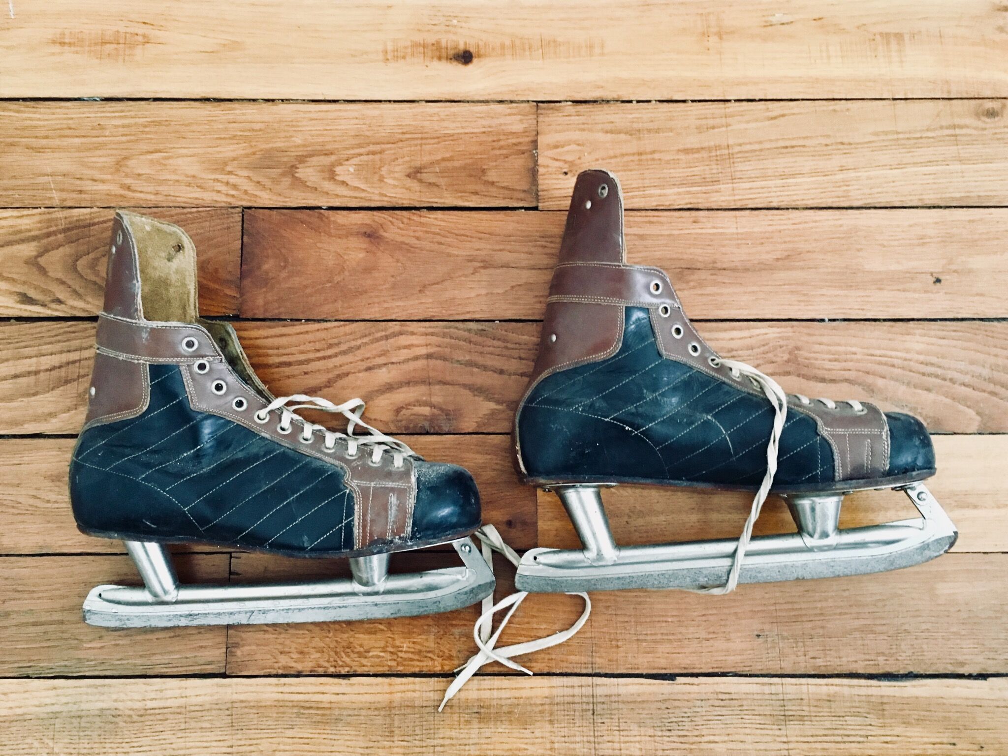 Pair of vintage lutra ice skates