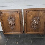 Paire de portes en bois sculpté en noyer