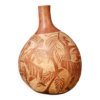 Vase in carved calabash, African decor