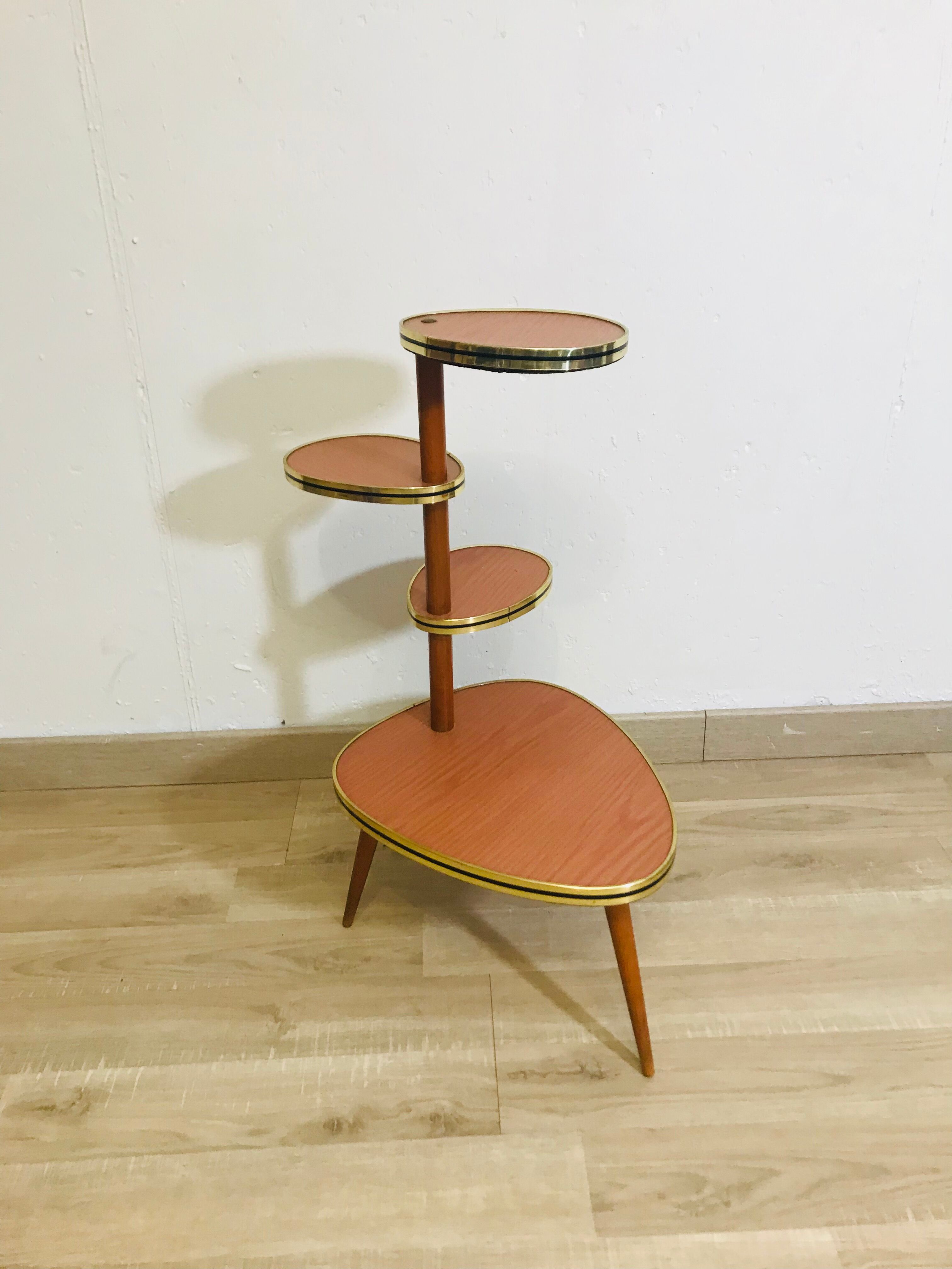 Porte-plante en formica