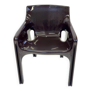 Fauteuil "Gaudì" Chocolat – Magistretti pour Artemide, Italie, 1970