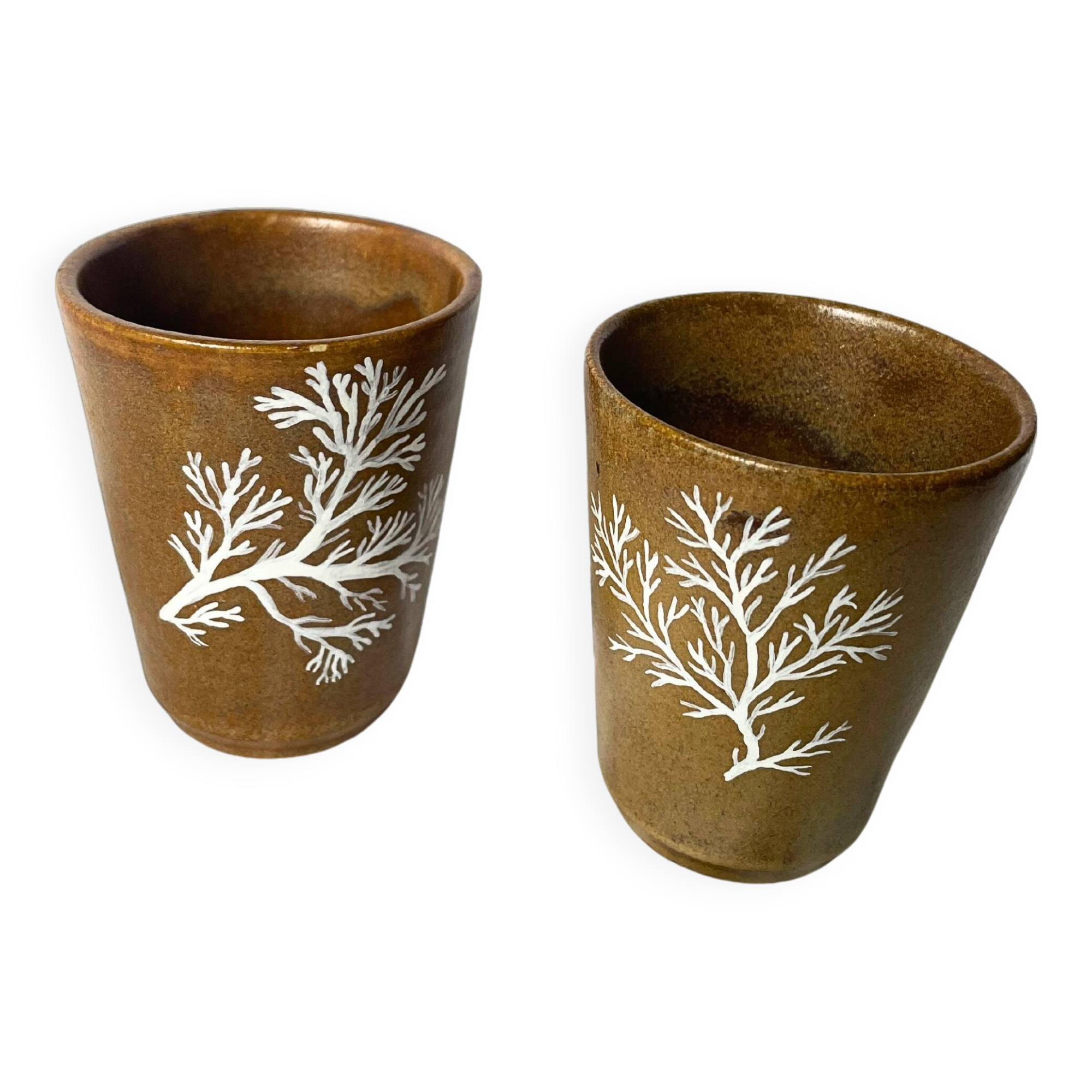 Stoneware cup with coral design