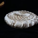 Round cushion in pleated satin fabric, diameter 39 cm