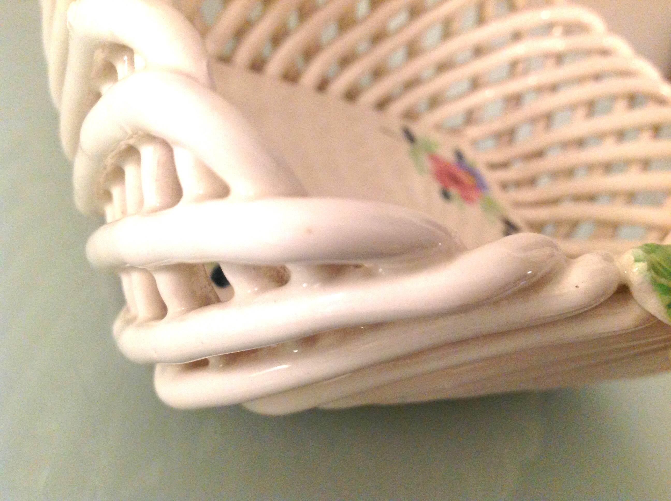 Empty pocket basket in woven white ceramic / vintage 60s-70s