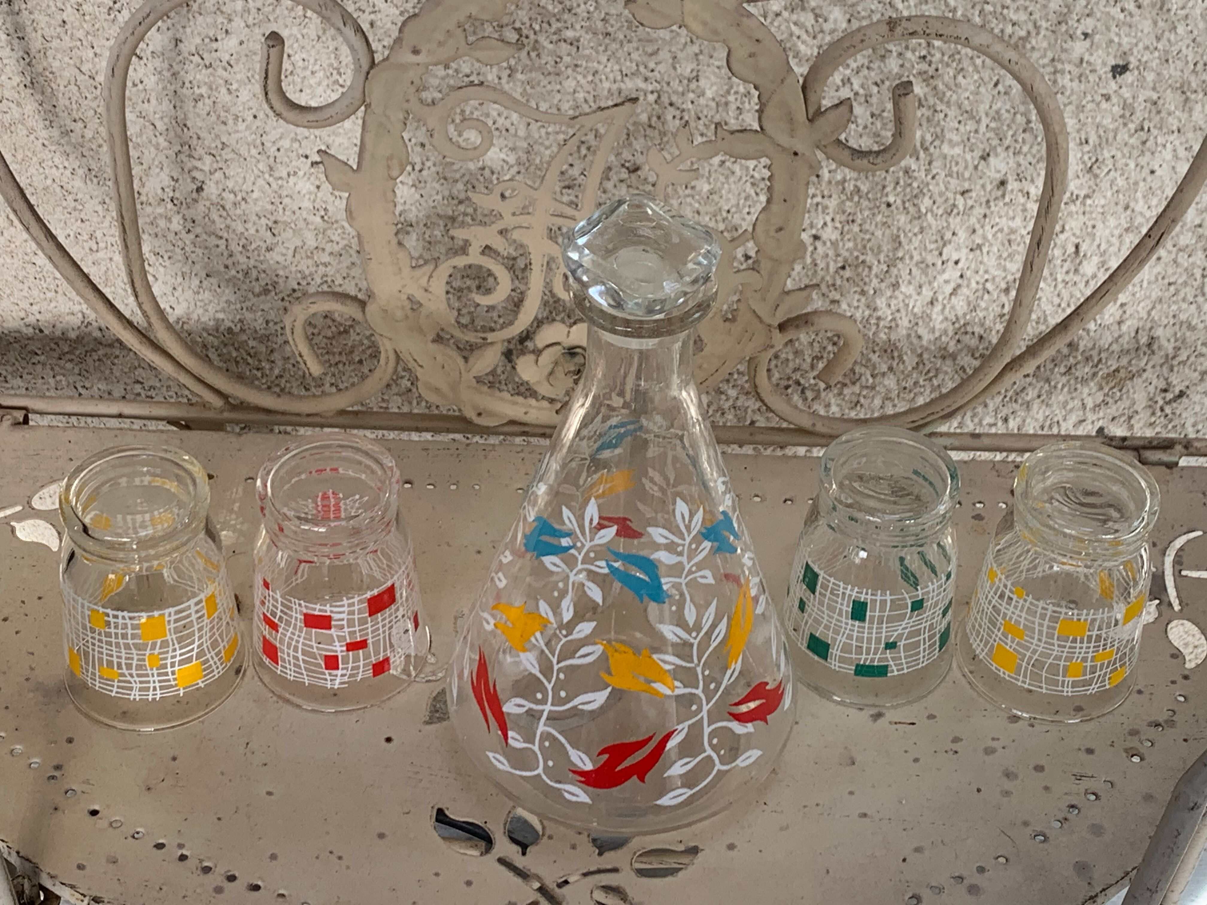 Carafe and 4 glasses with design and vintage patterns 1950/60